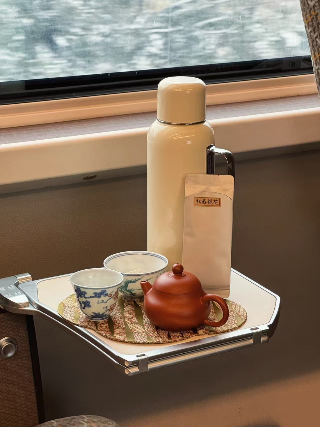 Sipping Tea at 300 km/h: The Art of Slow Living on China’ High-Speed Rails