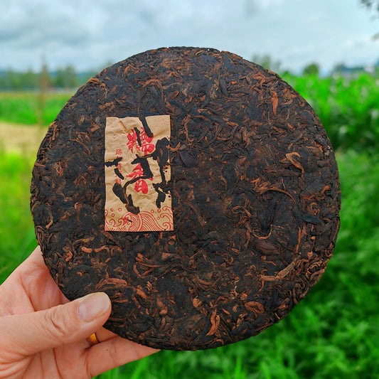 Premium Yunnan "Glutinous Rice" Aged Ripe Pu'er Tea - 357g Stone-Pressed Disc - 6 Years of Terroir Alchemy