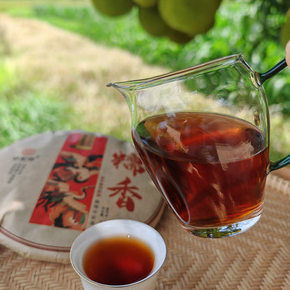 Premium Yunnan "Glutinous Rice" Aged Ripe Pu'er Tea - 357g Stone-Pressed Disc - 6 Years of Terroir Alchemy